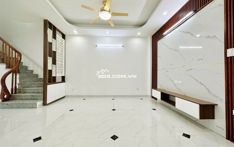  NHÀ 5 TẦNG - 1 NHÀ RA Ô TÔ TRÁNH - FULL NỘI THẤT - Ở NGAY – TRUNG TÂM THẠCH BÀN.